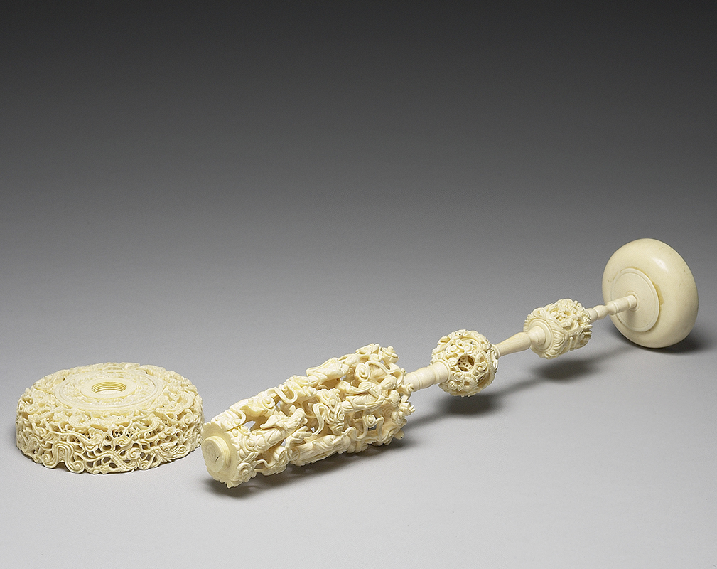 Set of carved openwork concentric ivory balls with cloud-and-dragon decoration”