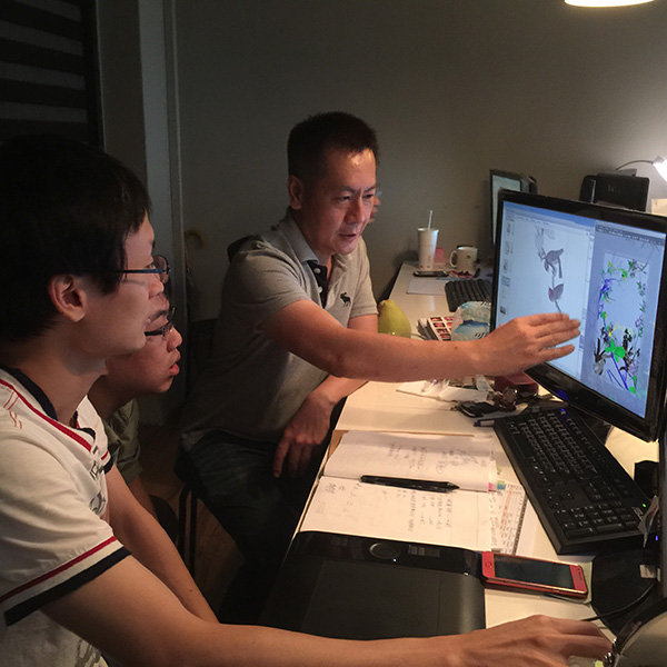 Director Wang Shiwei and the animation team discuss the visual presentation and individual scenes of 