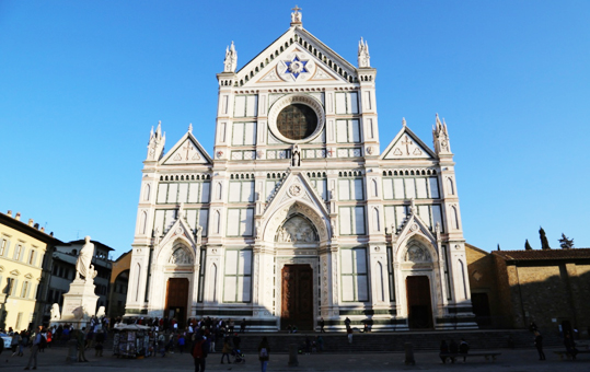 義大利佛羅倫斯聖十字教堂正面。