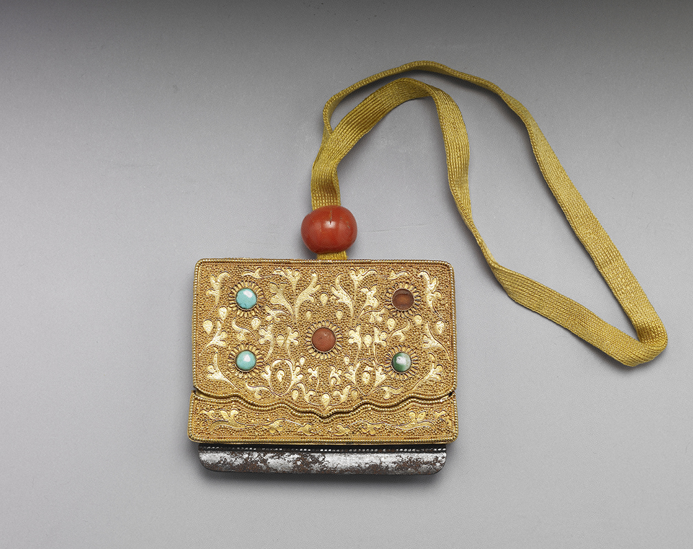 Gilt flint case with coral-and-turquoise inlay
(with carved lacquer box and Qianlong reign mark)