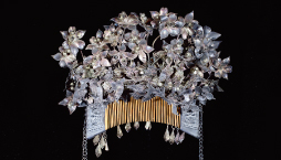 Silver comb with floral ornaments