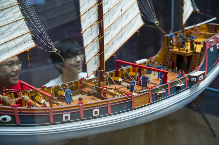 Китайское судно с парусами циновками 6. Китайские джонки 19 века. Модели китайских кораблей. Джонка модель. Китайский корабль Джонка.
