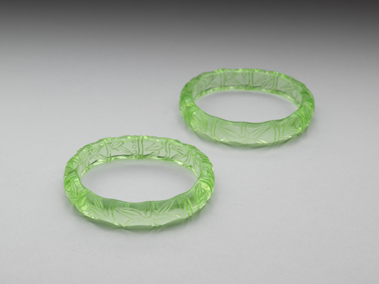 Pair of glass bracelet with carved bamboo design 19th century, Qing dynasty