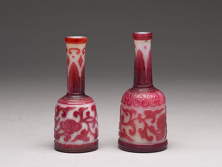 Red overlay glass flower vase Qianlong reign (1736-1795), Qing dynasty