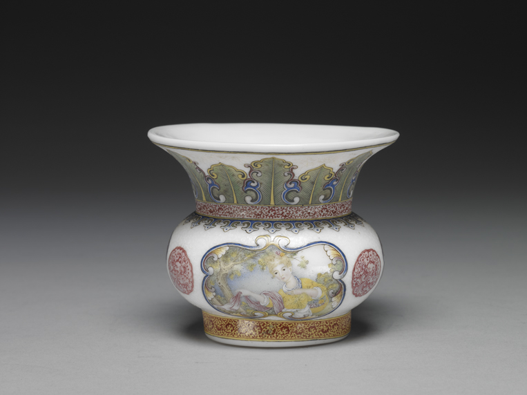Glass spittoon with image of European figures in painted enamel