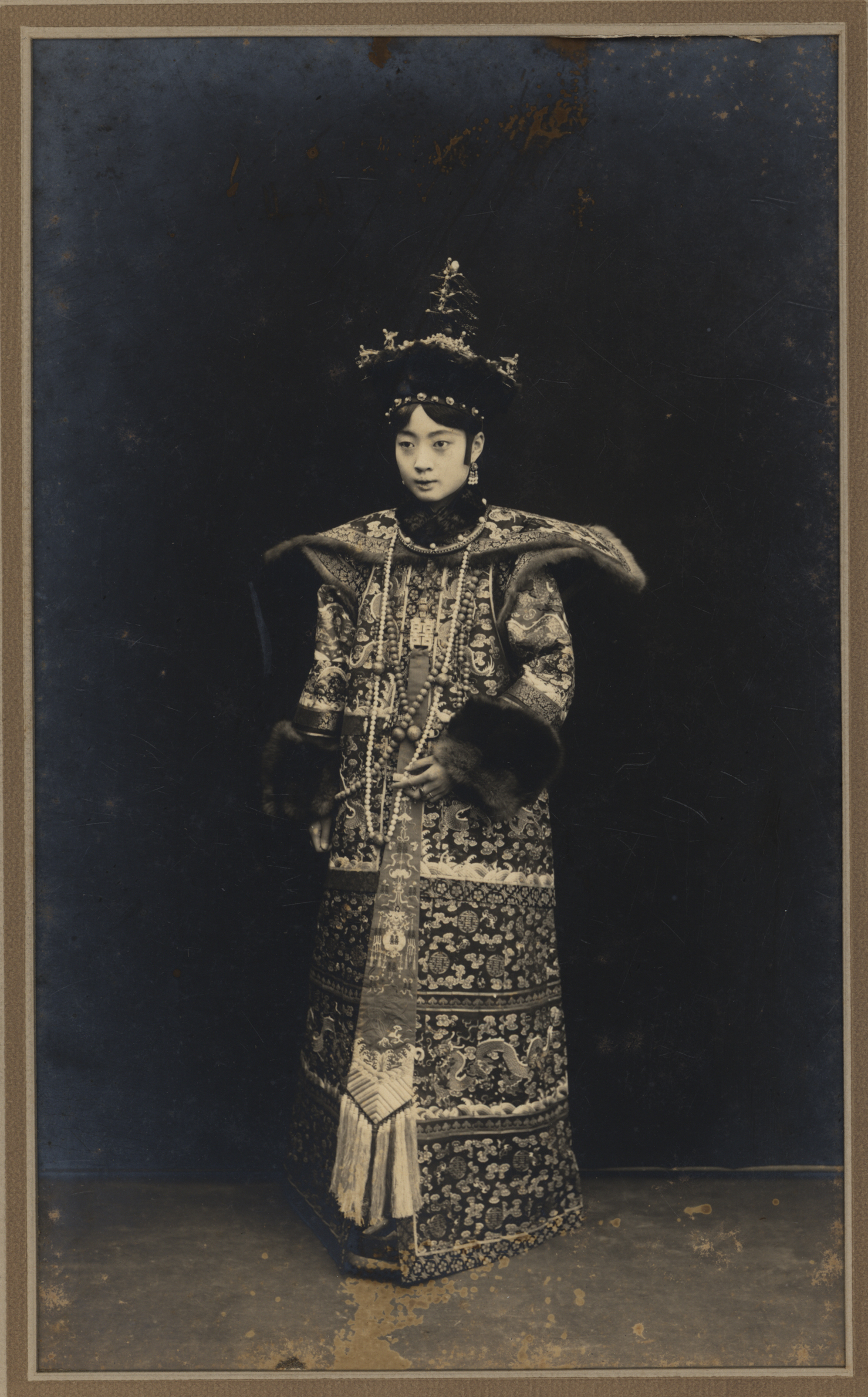Portrait of Wanrong in court attire