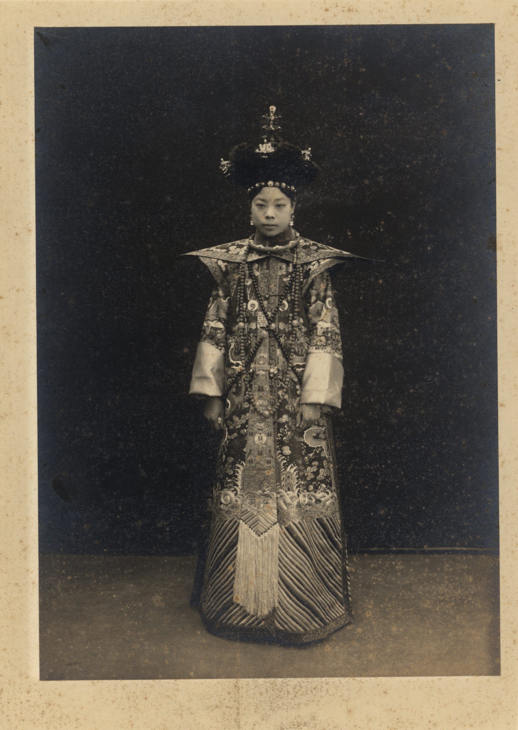 Portrait of Wenxiu in court attire