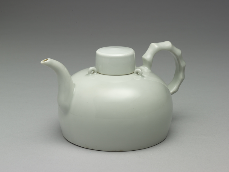 Teapot with three-knots and bamboo-shaped handle in sweet-white glaze, Ming dynasty, Yongle reign (1403-1424)