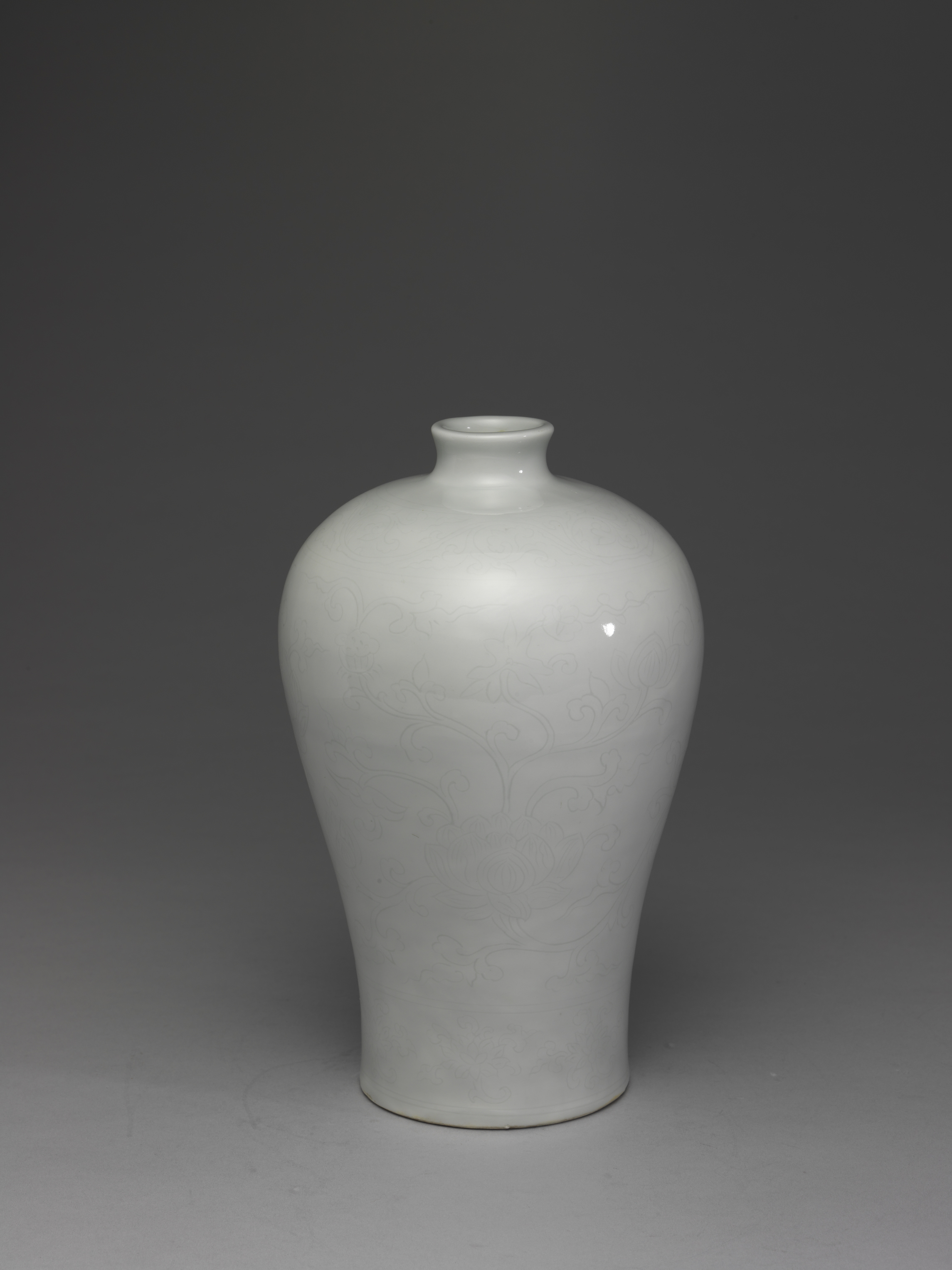 Meiping vase with lotus decoration in sweet-white glaze, Ming dynasty, Yongle reign (1403-1424)
