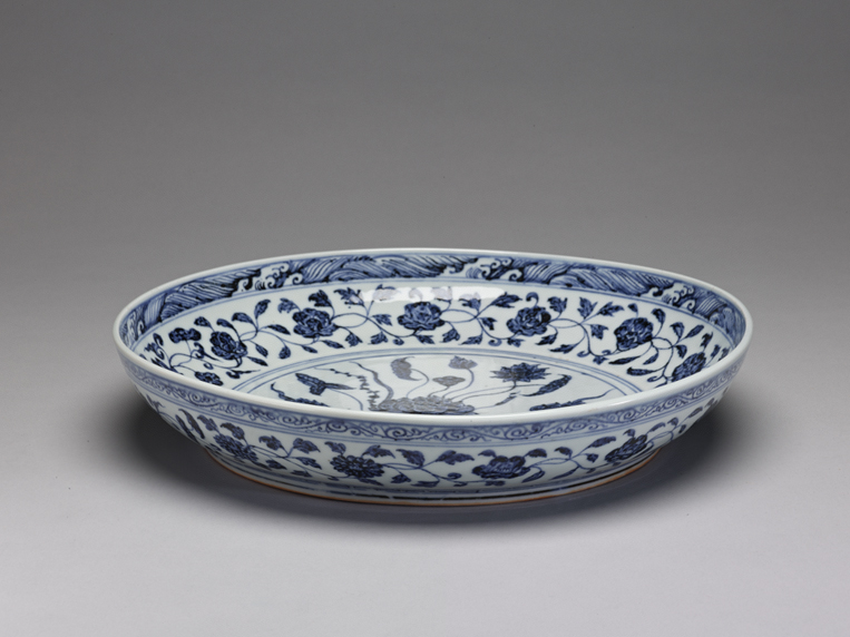 Dish with lotus flowers decoration in underglaze blue, Ming dynasty, Yongle reign (1403-1424)
