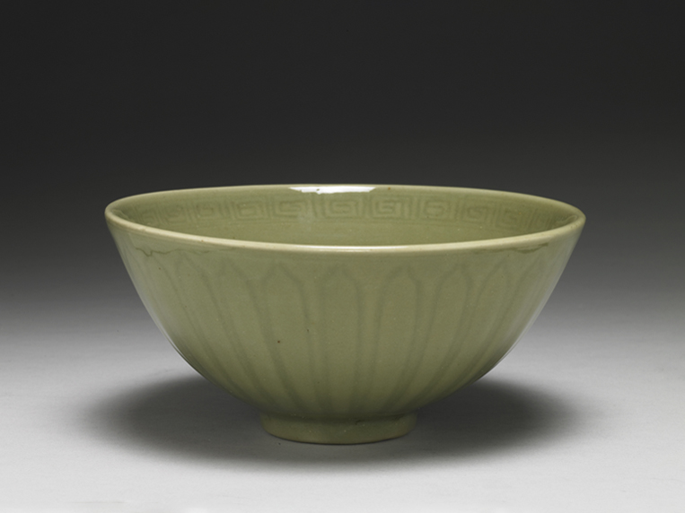 Bowl with incised lotus petals decoration in green glaze, Ming dynasty, Yongle-Xuande reign (1403-1435)