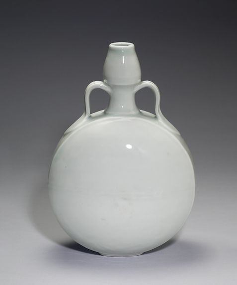 Gourd-shaped flask with paired belt-shaped handles in sweet-white glaze, Ming dynasty, Yongle reign (1403-1424)