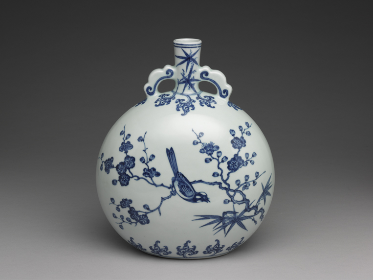 Flask with flowers and birds decoration in underglaze blue, Qing dynasty, Yongzheng reign (1723-1735)