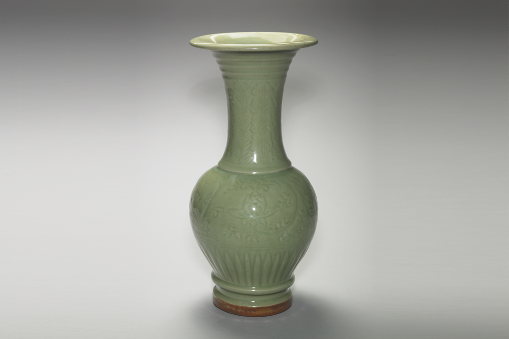 Phoenix-tail Vase with Incised Floral Design
