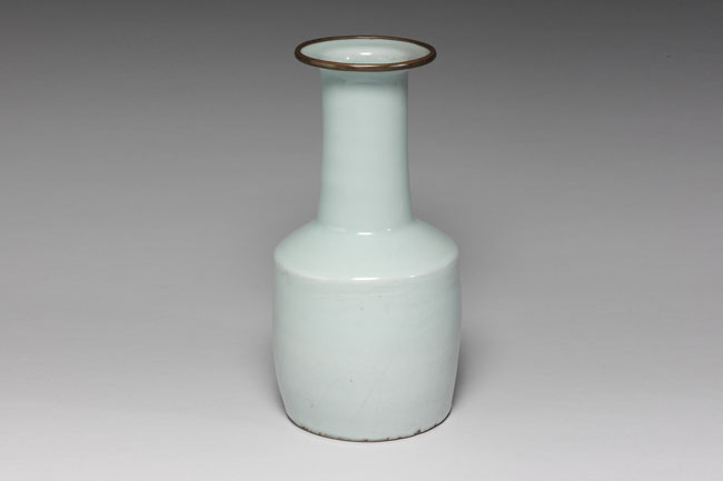 Mallet-shaped Vase in Celadon Glaze