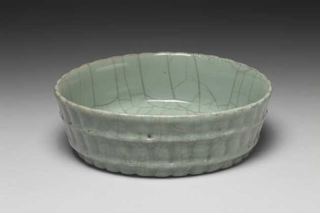 Washer with Encircled Design in Celadon Glaze