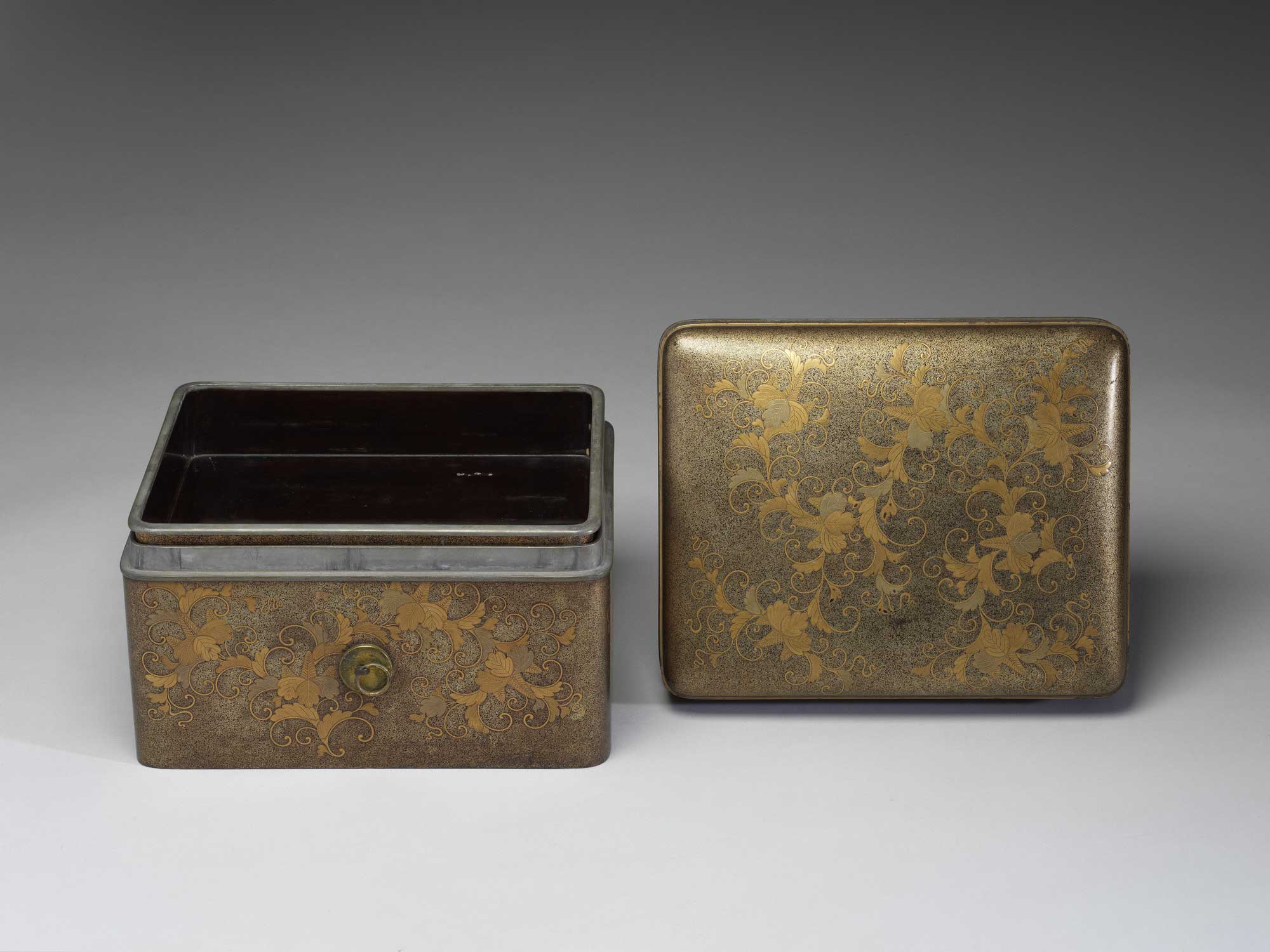 Lacquer Container with Paulownia Flower Design