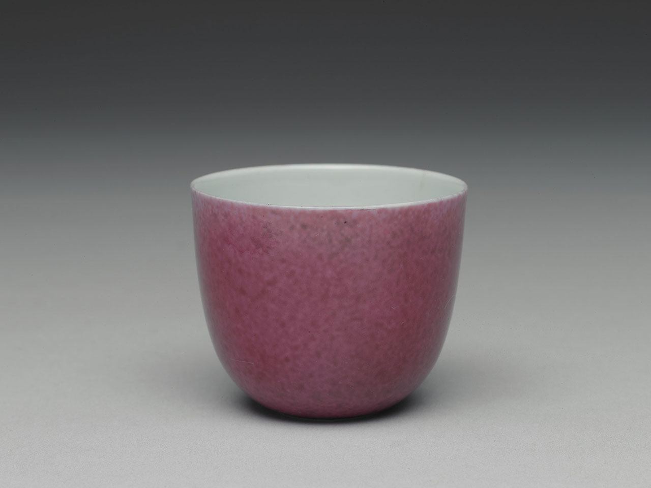 Wine yuan cup with rouge glaze