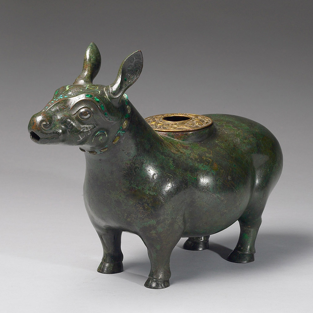 Animal-shaped zun wine vessel inlaid with malachite and turquoise