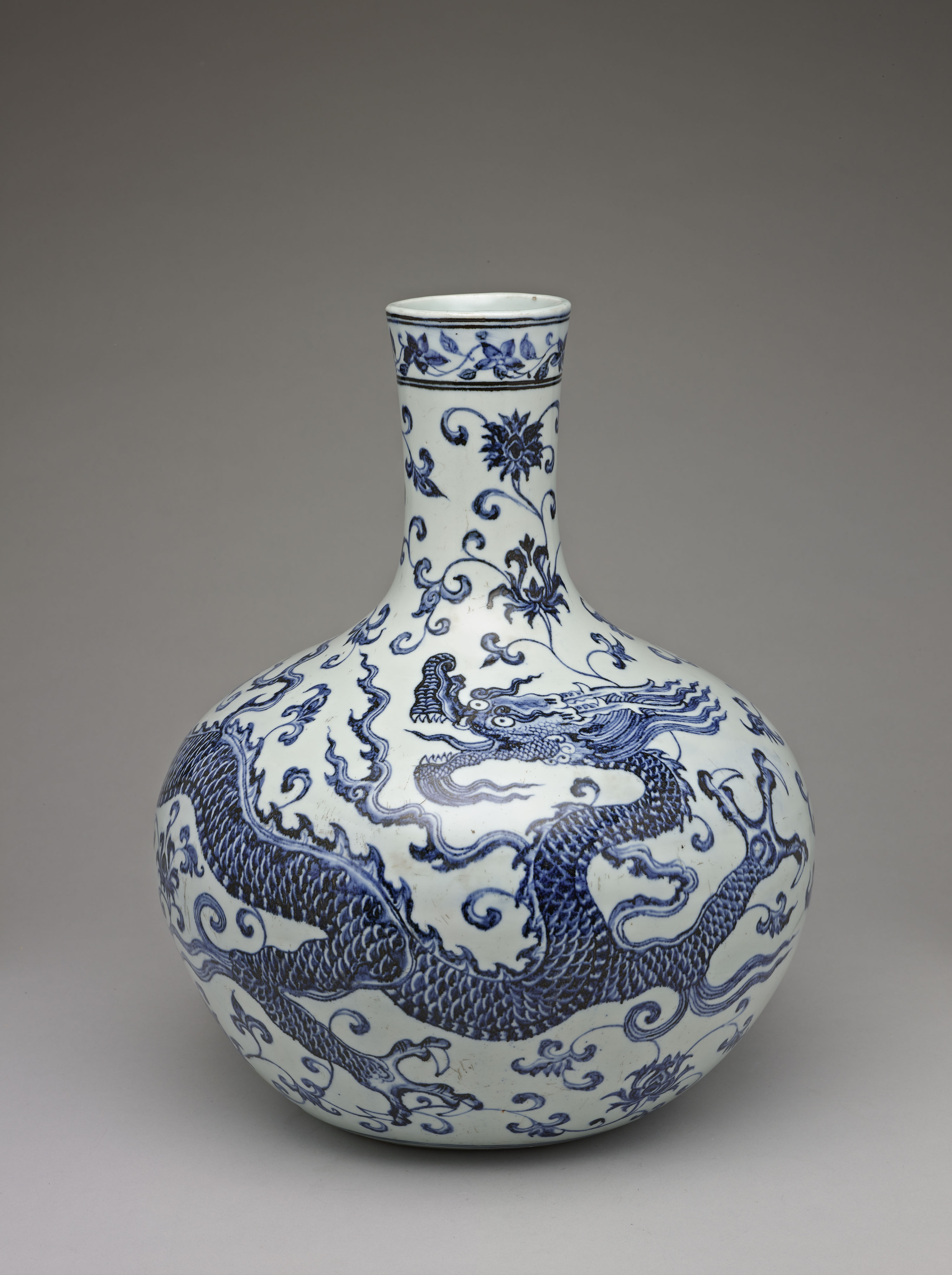 Vase with lotus and dragon patterns in underglaze blue
