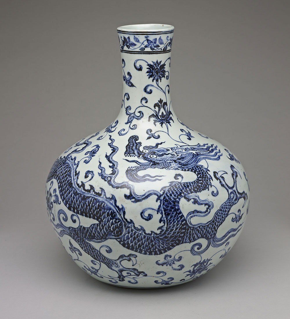 Vase with lotus and dragon patterns in underglaze blue_preview