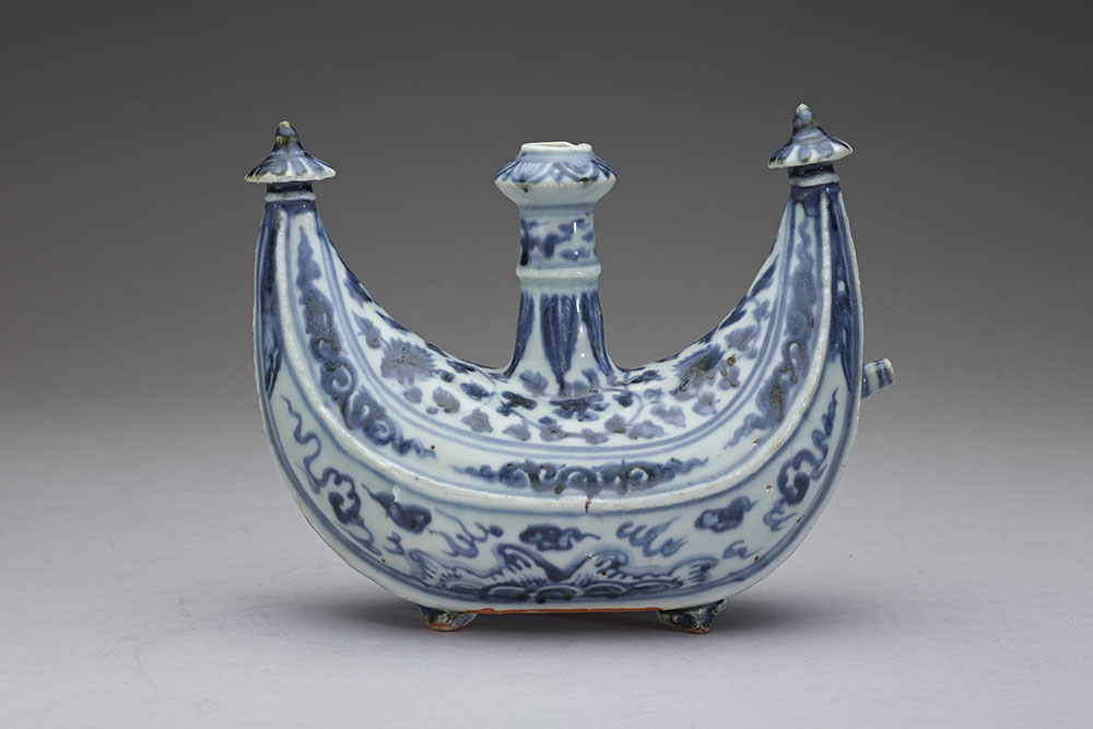 Junchi water vessel with a crescent shape body in underglaze blue_preview