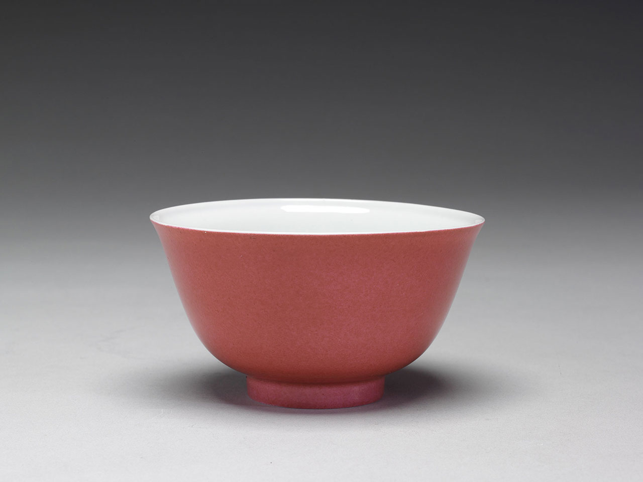 Bowl with rouge glaze 