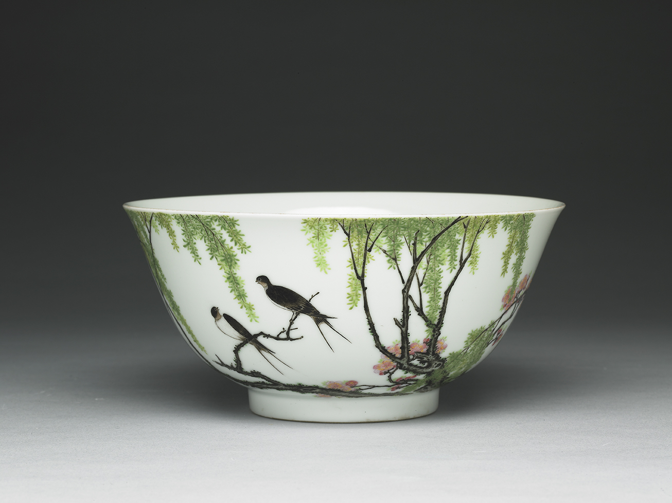 Bowl with willows and swallows in painted enamels