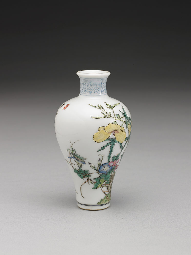 Vase with flower in falangcai painted enamels