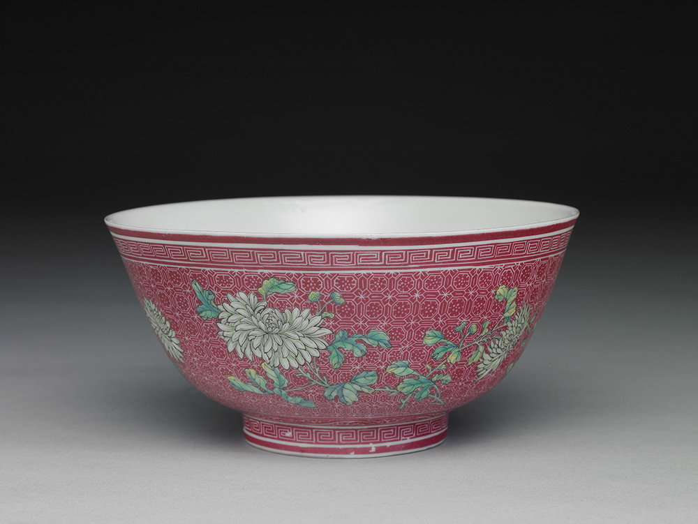 Tea bowl with chrysanthemum on a carved red ground in falangcai painted enamels