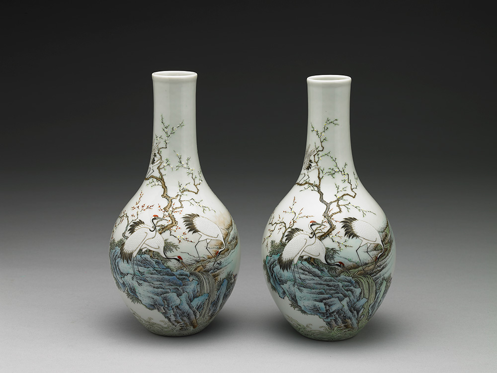Gall-bladder-shaped vase with 'Crane Bringing Fortune and Joy' motif in yangcai painted enamels