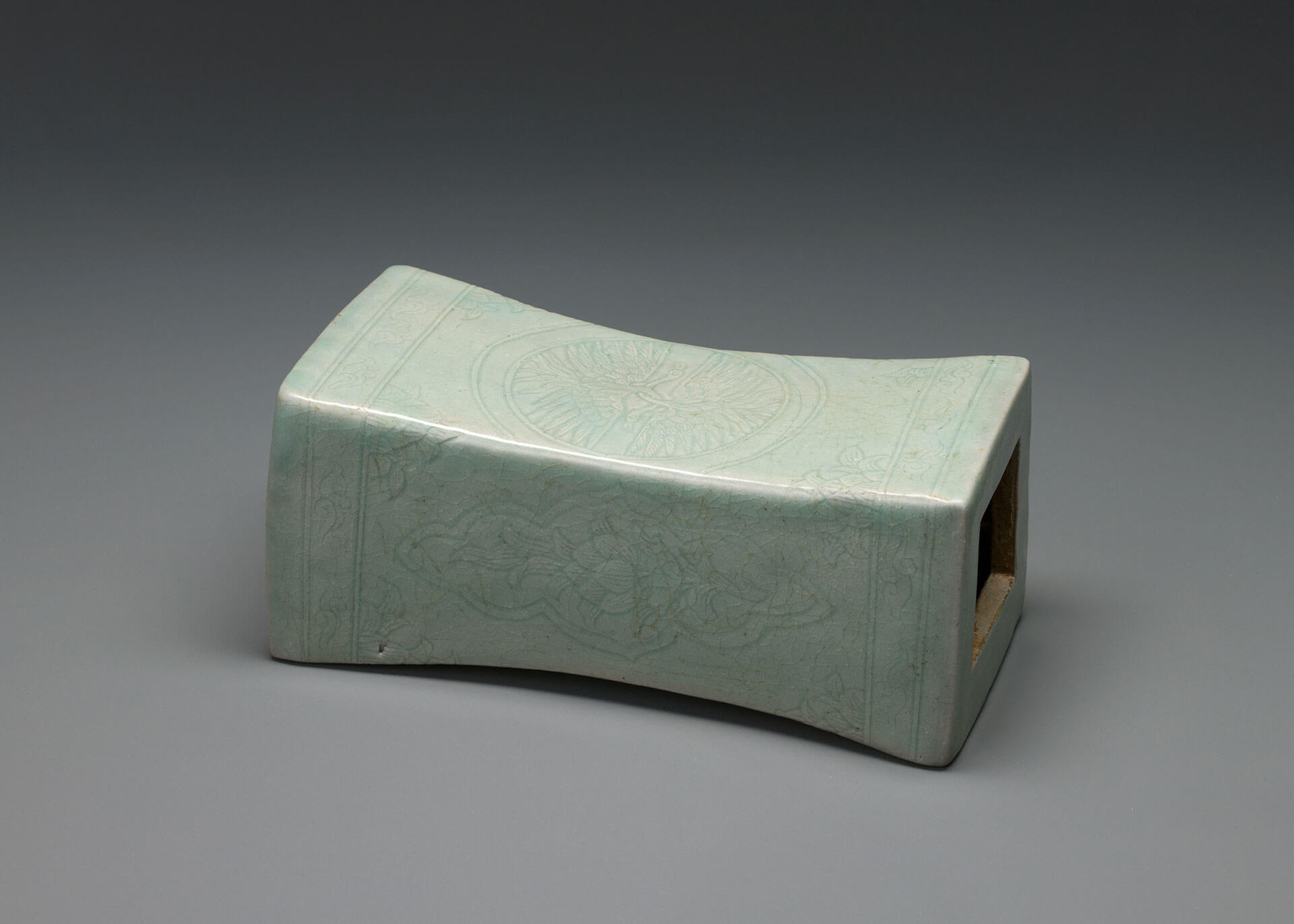 Pillow with carved paired-crane decoration in celadon glaze