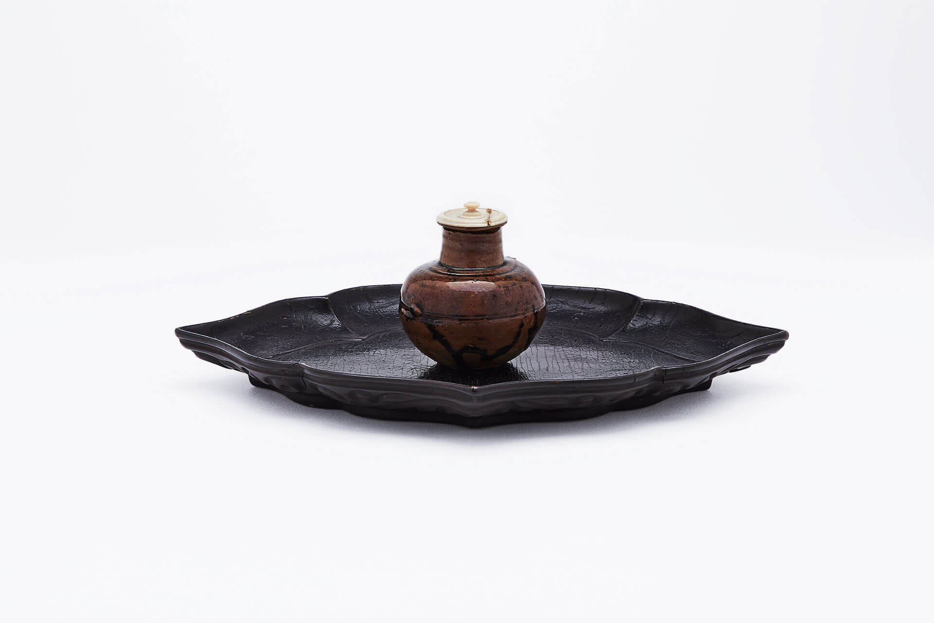 Karamono tea container (Chaire) with round base, known as 'Sogyu Marutsubo'