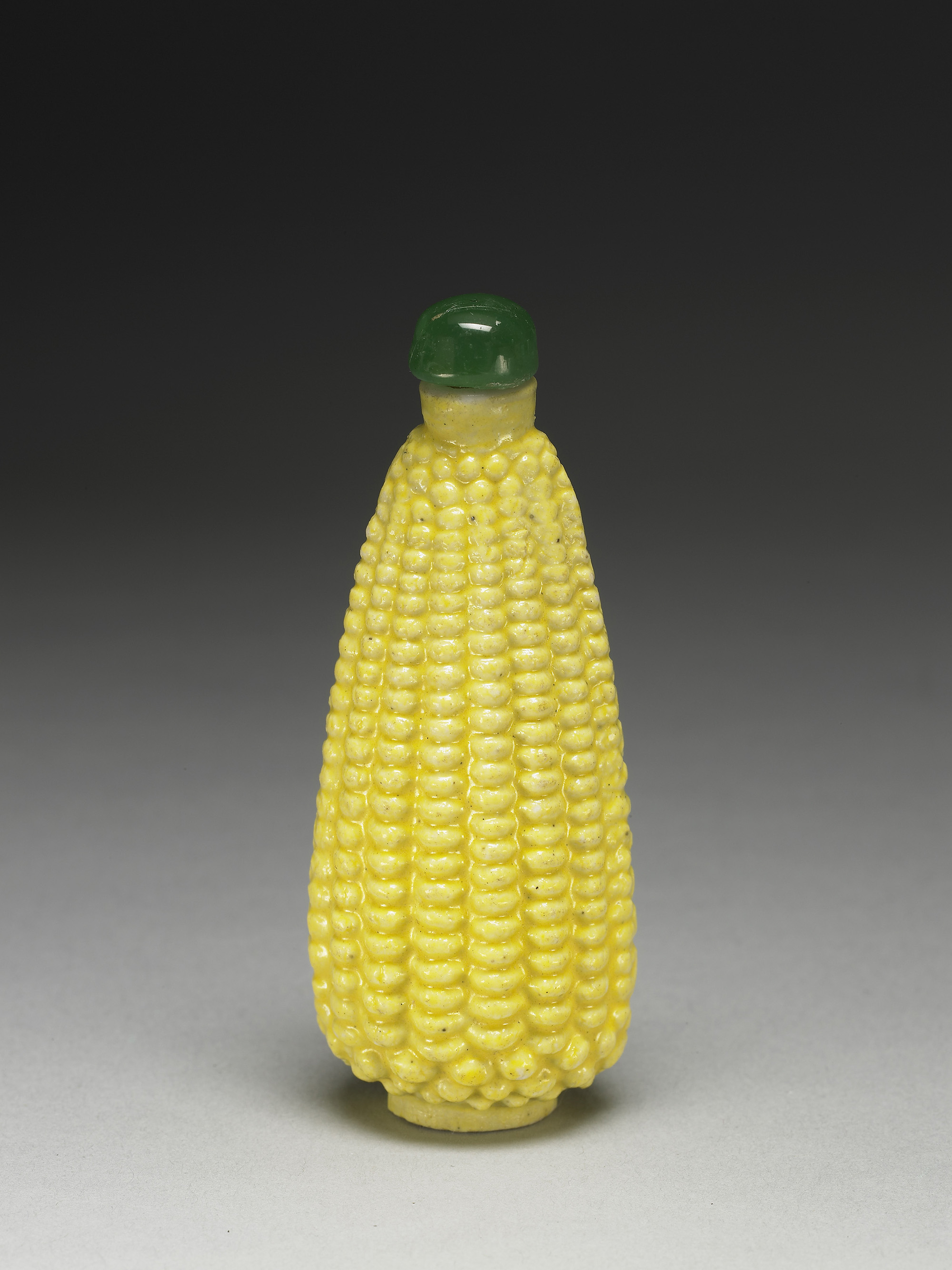 Porcelain snuff bottle in the shape of a corn cob in yellow glaze