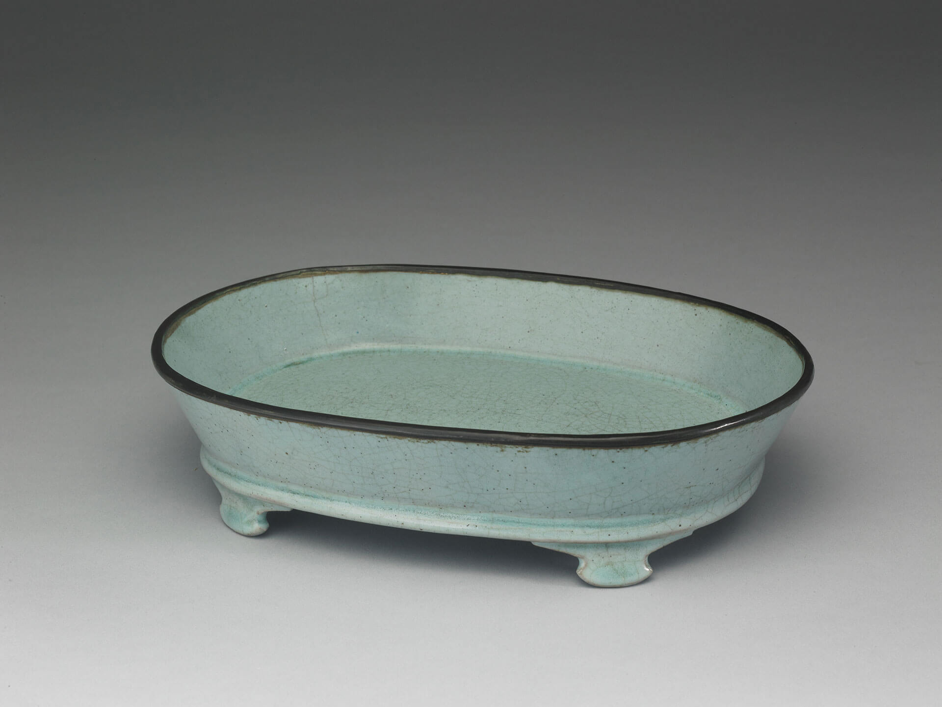 Narcissus basin in light bluish-green glaze, Ru ware