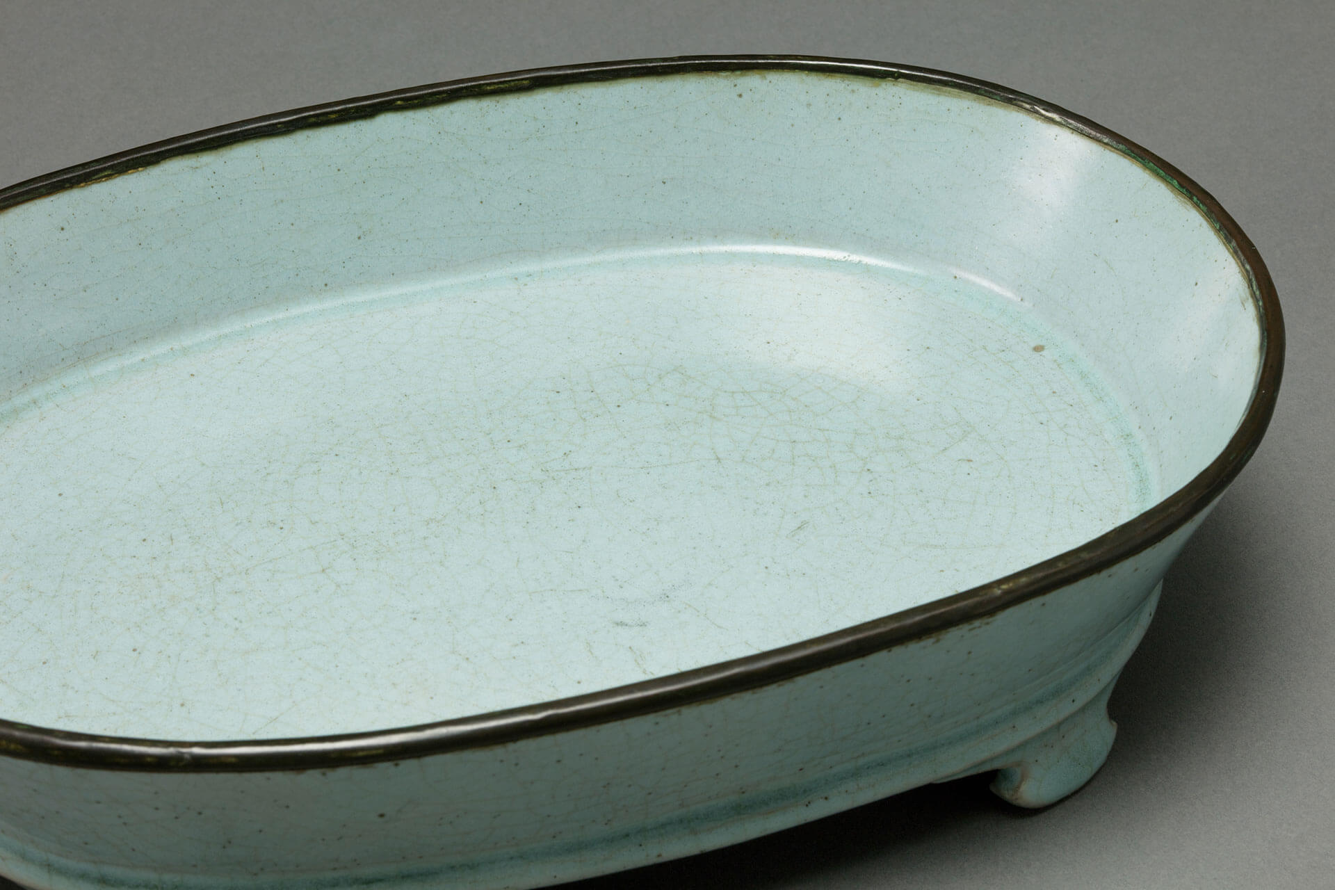 Narcissus basin in light bluish-green glaze, Ru ware