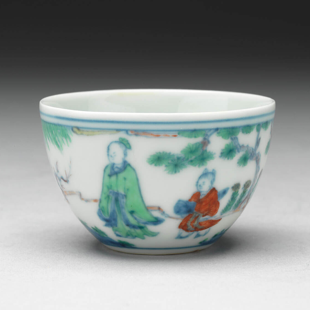 Cup decorated with figures in doucai polychrome enamels_preview