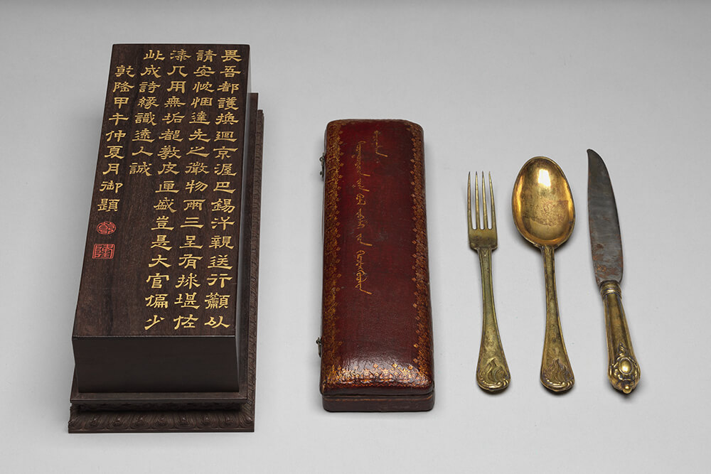 Gilt tableware presented by the Torghut Ubashi Khan to Emperor Qianlong, with brocade wrapper, leather case, and wooden box_preview