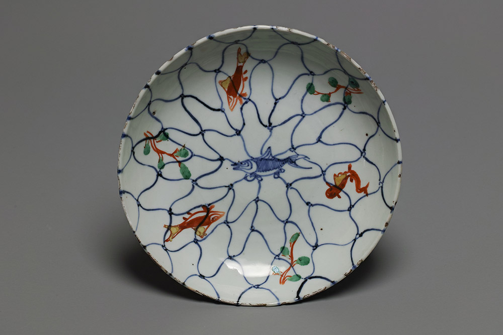 Dish with Fish,Waterweed and Fishnet Motifs in Underglaze Blue and Overglaze Enamels_preview