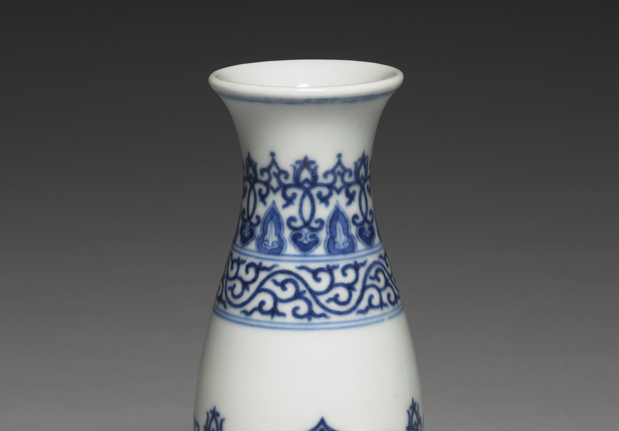 Vase with ruyi decoration in umderglaze blue, Qing dynasty