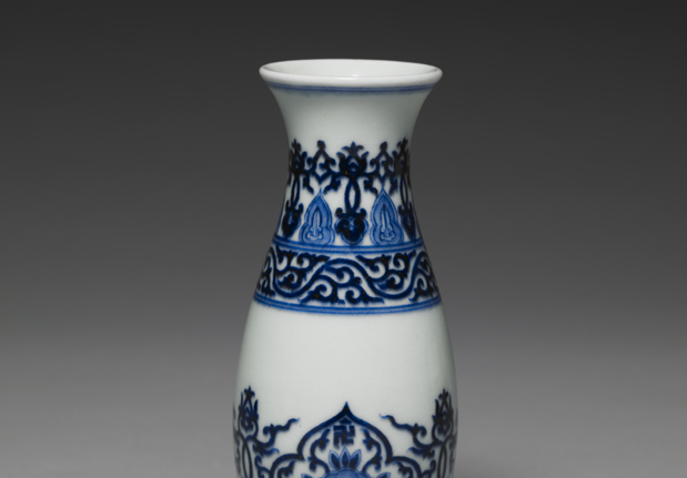 Vase with ruyi decoration in umderglaze blue, Qing dynasty