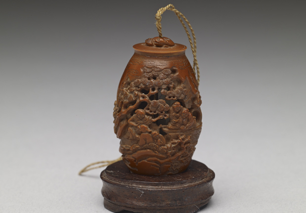 清 十七至十八世紀 陳子雲 雕橄欖核松陰漁樂扇墜