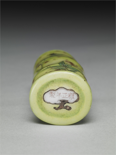 Glass-body Painted Enamel Snuff Bottle in the Shape of a Bamboo Section