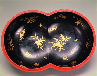 Carved Polychrome Lacquer Box in the Shape of Conjoined Spheres