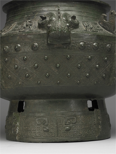 Lei wine vessel with goat-head high reliefs and knob pattern